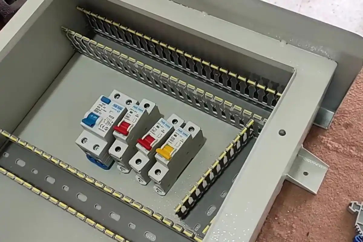 Electrician manpower supply Saudi Arabia electrical panel